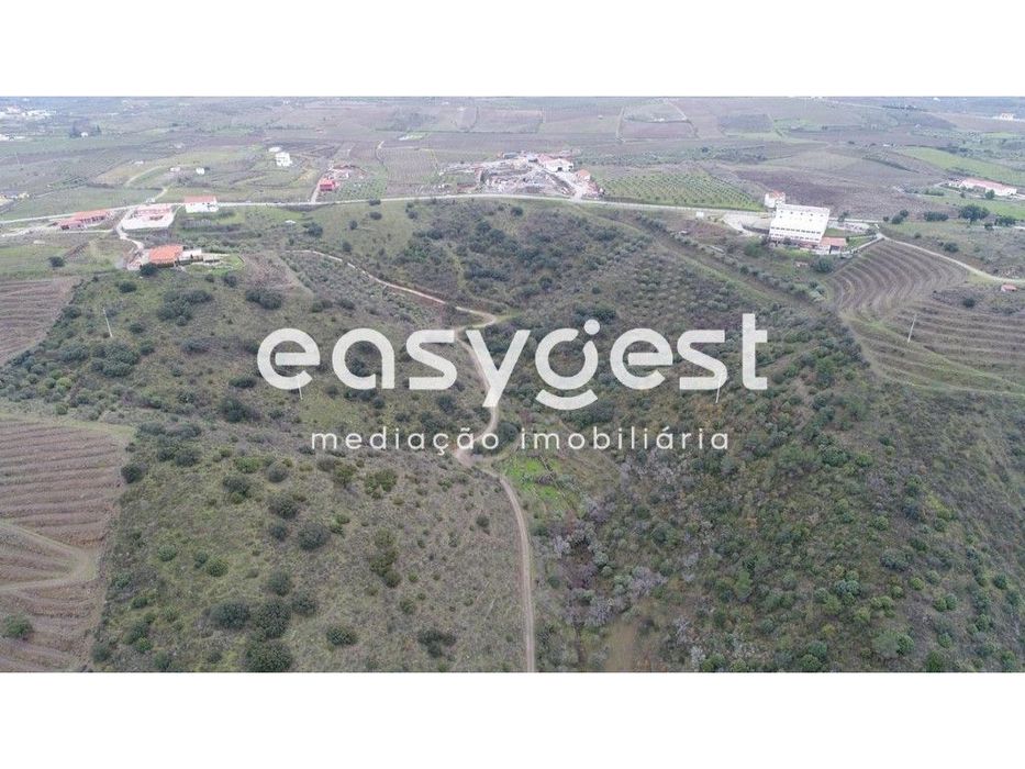 Terreno rústico agrícola com possibilidade de construção em Vila No...