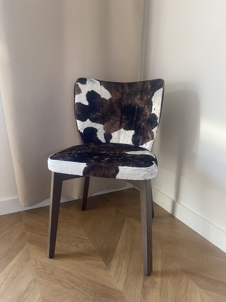 Krzesło BOVIS tapicerowane kubelkowe drewniane
