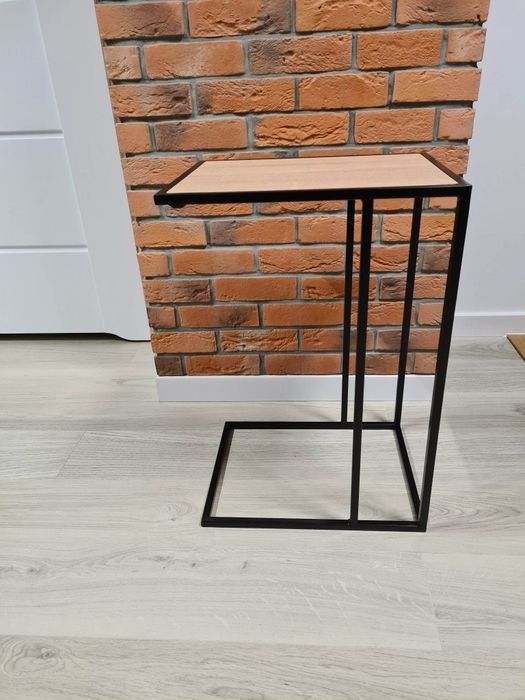 Stolik  pomocniczy do kanapy