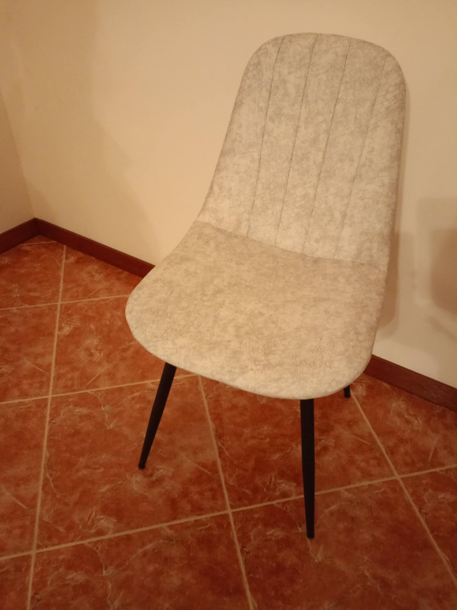 Mesa em vidro e 4 cadeiras