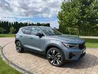 Volvo XC40 B5  Mild Hybrid , 4WD , rok 2023