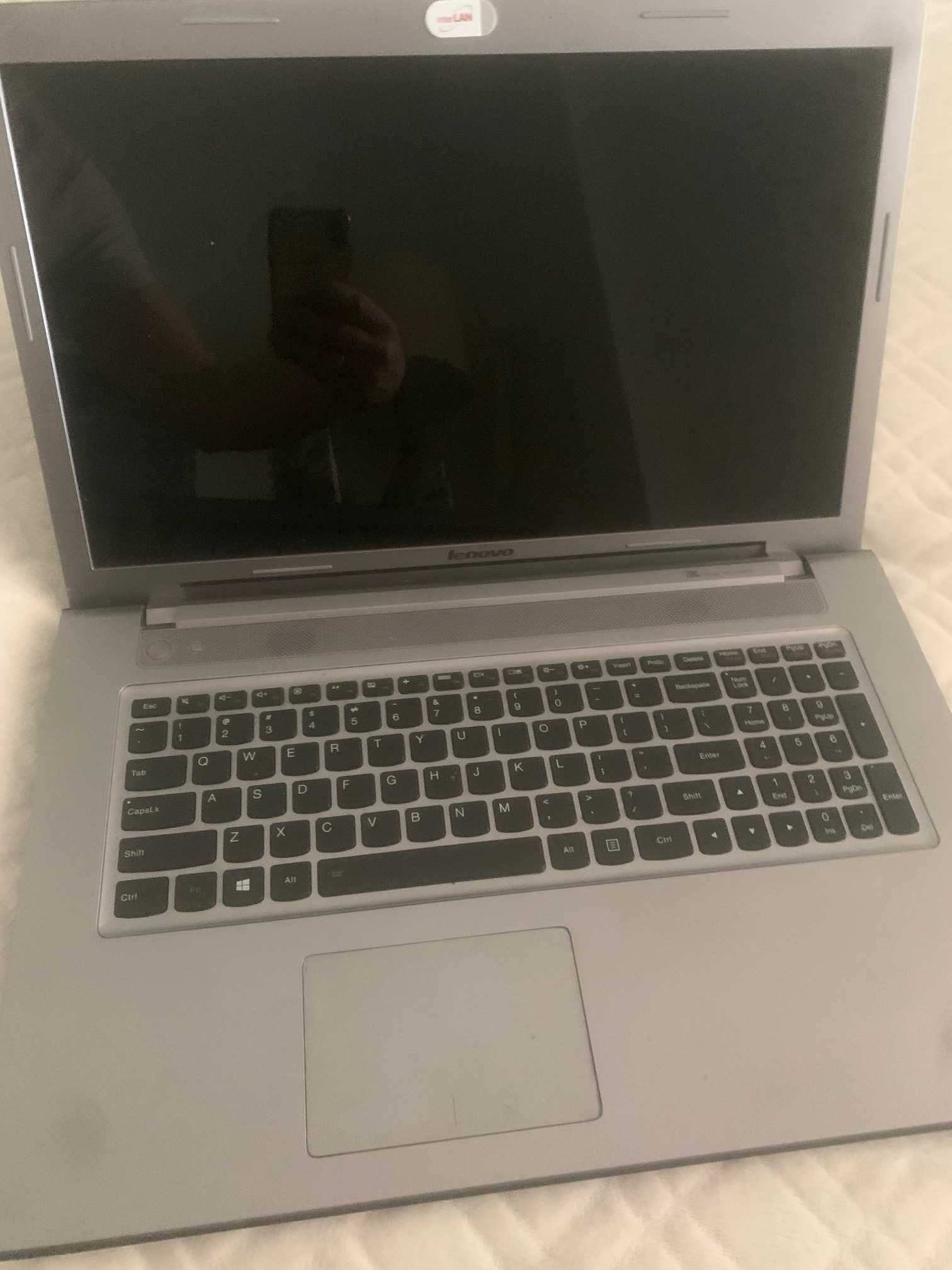 Laptop Lenovo  uszkodzony
