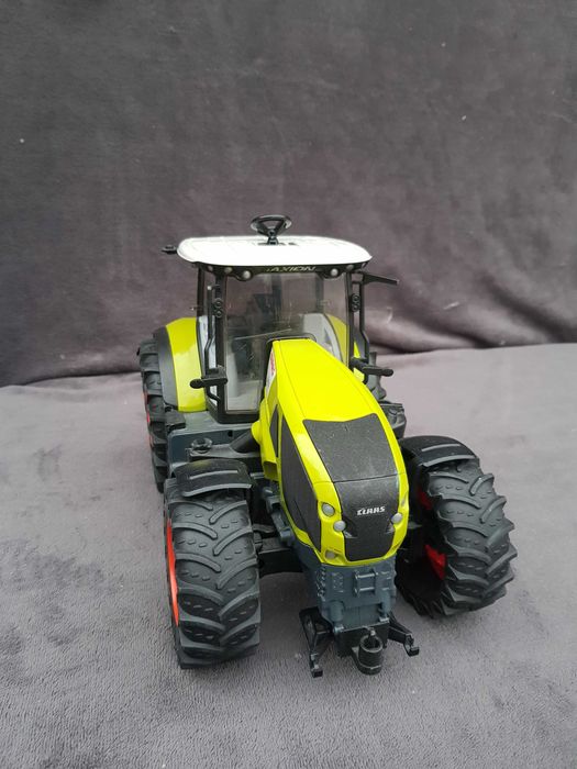 Bruder Claas Axion 950 Traktor