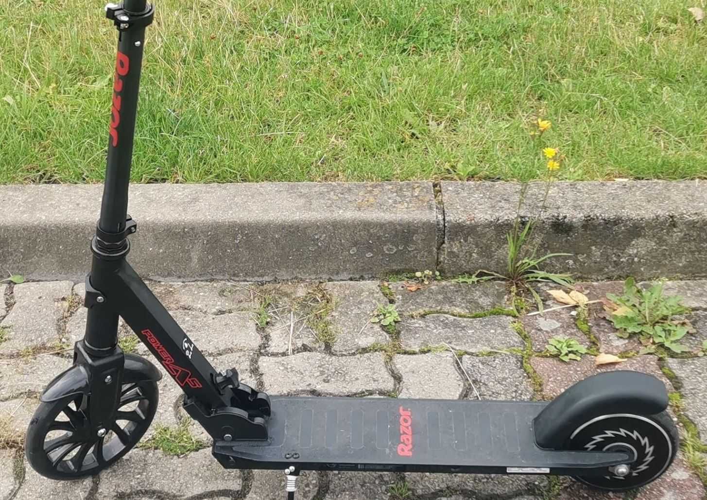 Hulajnoga elektryczna Razor 150W Power A5