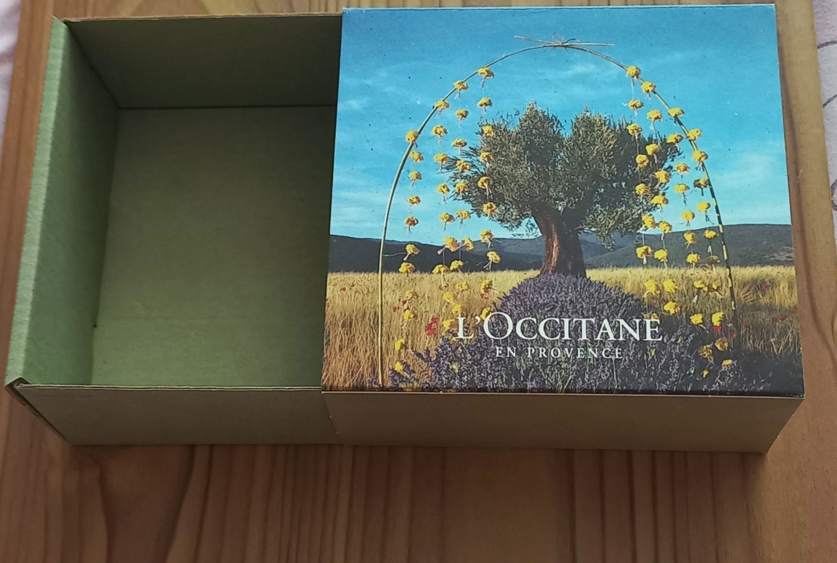 Коробочки подарочные L,OCCITANE