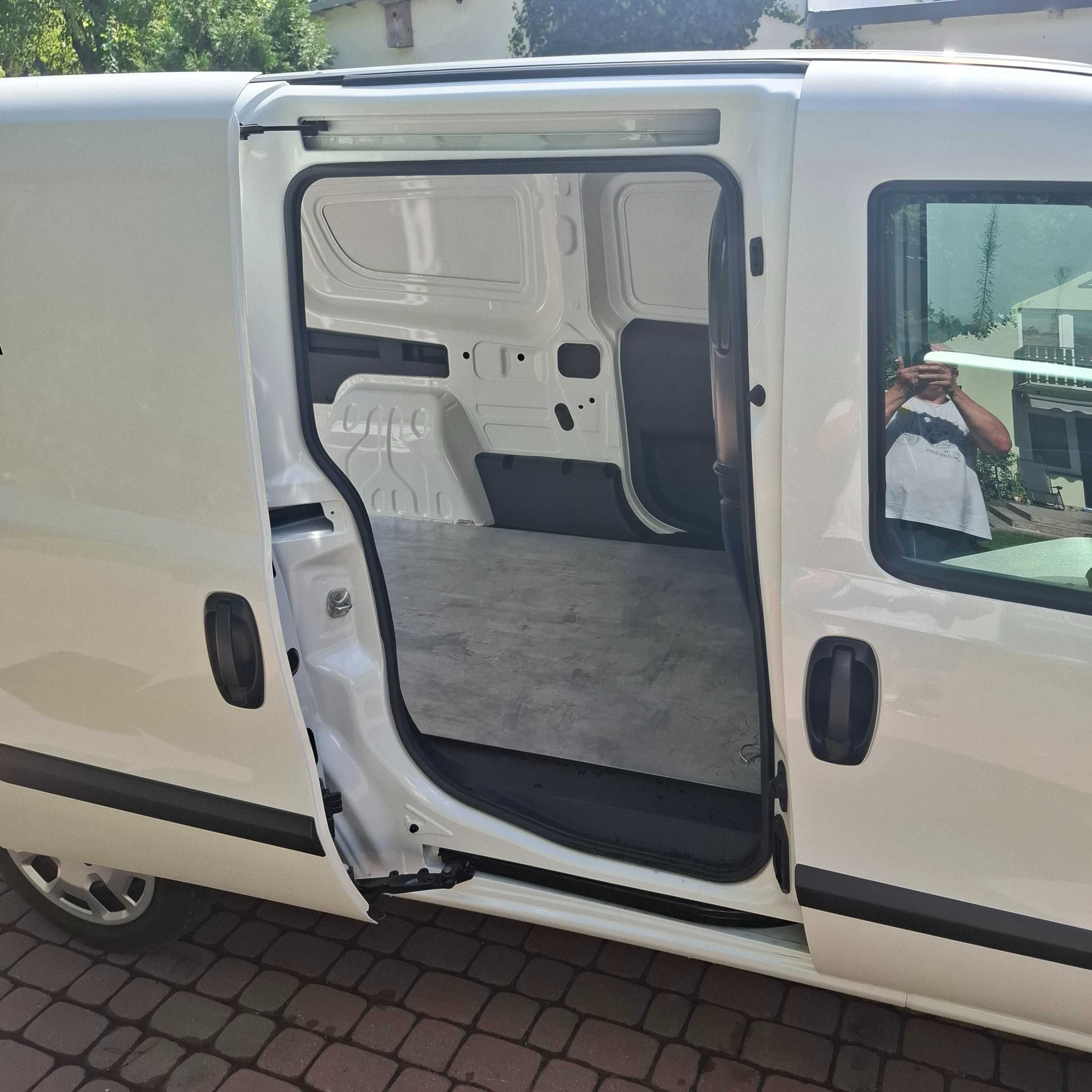 FIAT DOBLO 2021r.  1 rej 2022    1.6 Diesel.  Cargo Maxi  105KM.