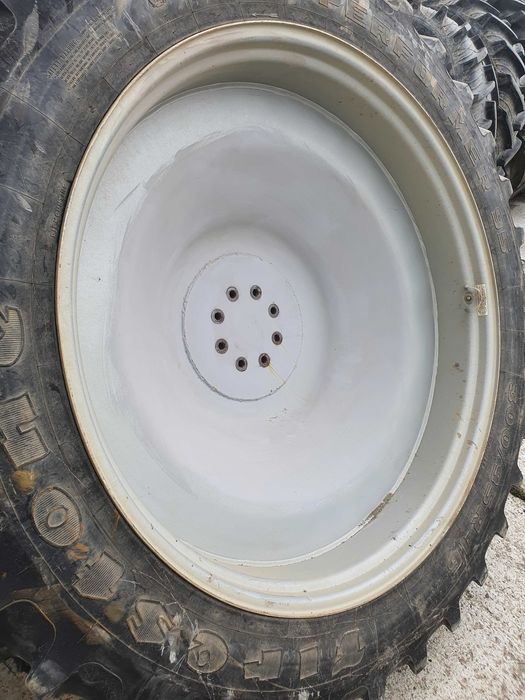 Kola wąskie miedzyrzedowe case opony 300/95R46