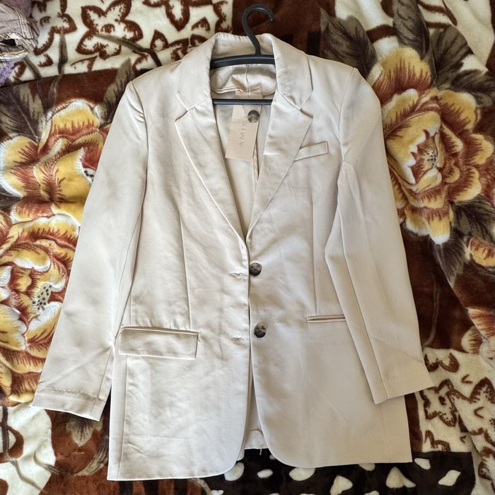 Жіночий бежевий піджак