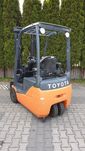 Wózek widłowy 3 kołowy 8FBET15 Toyota 2010r 3,3m przesuw wolny skok