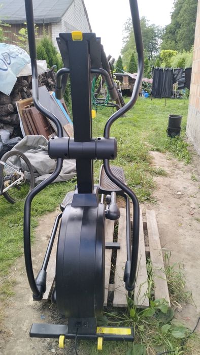 Rower eliptyczny marki Domyos.