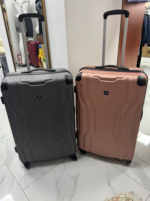 Середня валіза Tag, 71 см висота, оригінальна з США