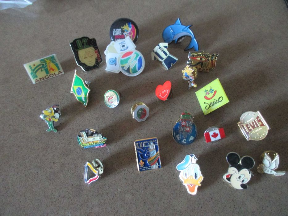 Pins variados bandas, desportivos