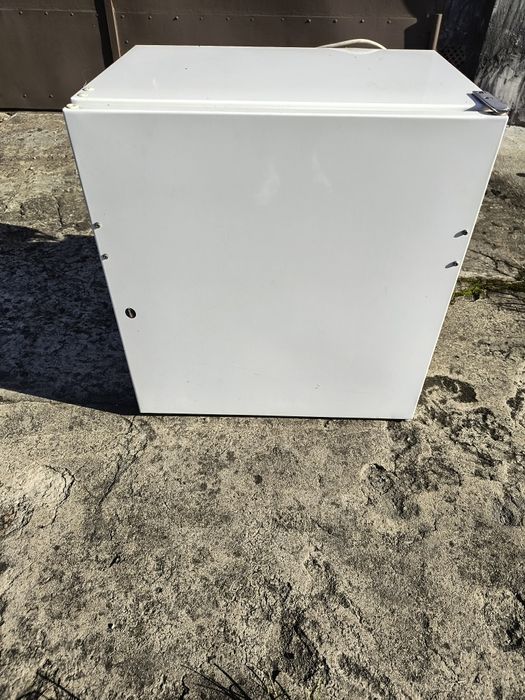 Mała lodówka na działkę Wyprzedaż Garażowa