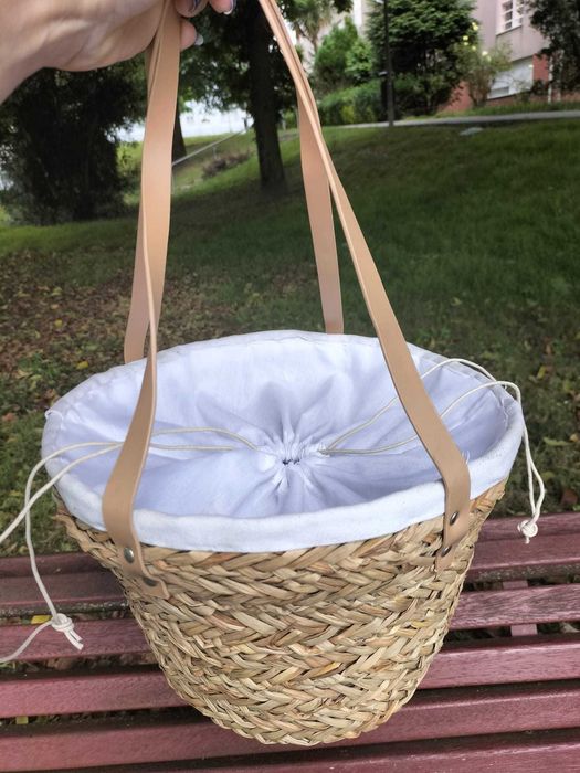 Bolsa com asa em couro