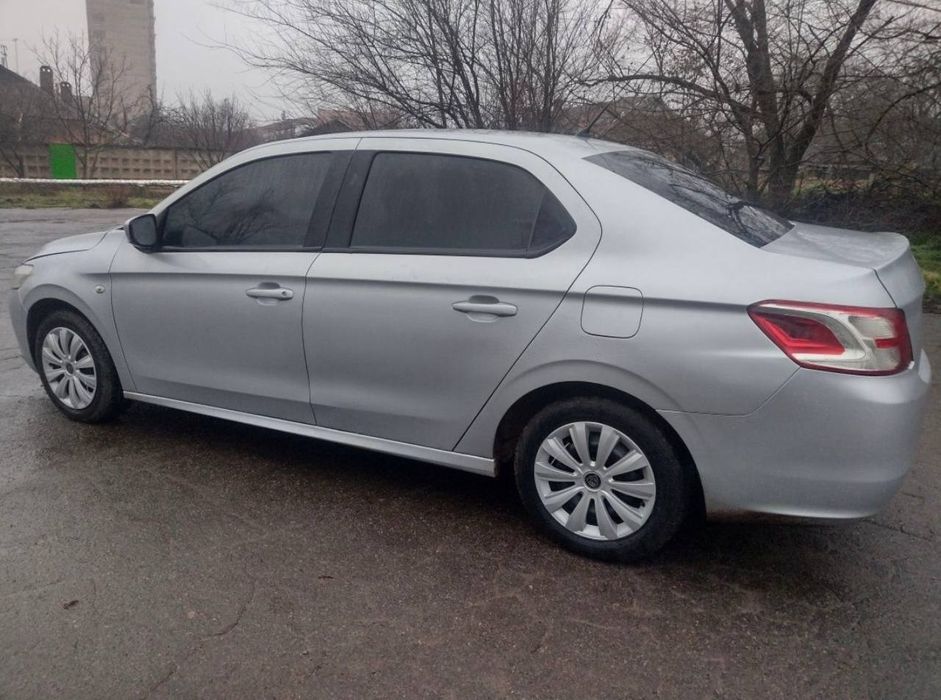 Пежо 301  1.2 бензин