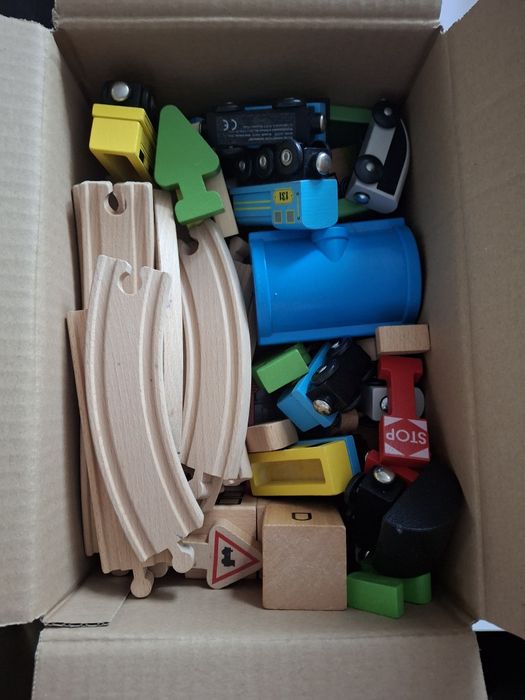 Drewniany tor z pociągeim z Ikea