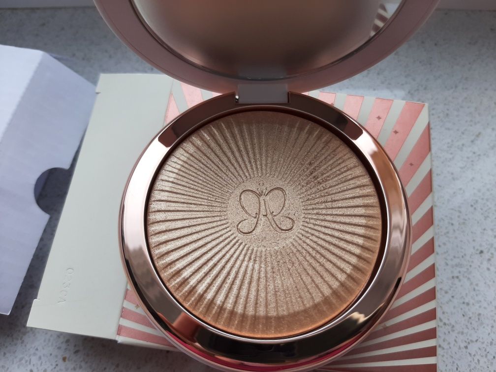 Anastasia Beverly Hils rozświetlacz Sun Idol