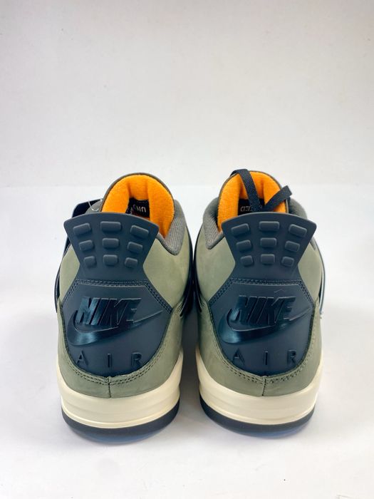 Jordan 4 Retro OG Undefeated (2025) - 44.5 ao 47.5