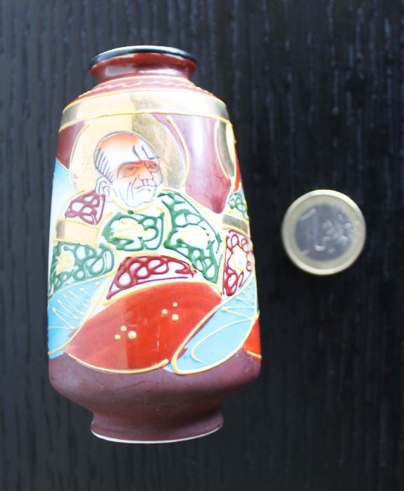 Porcelana japonesa Satsuma pintada a mão