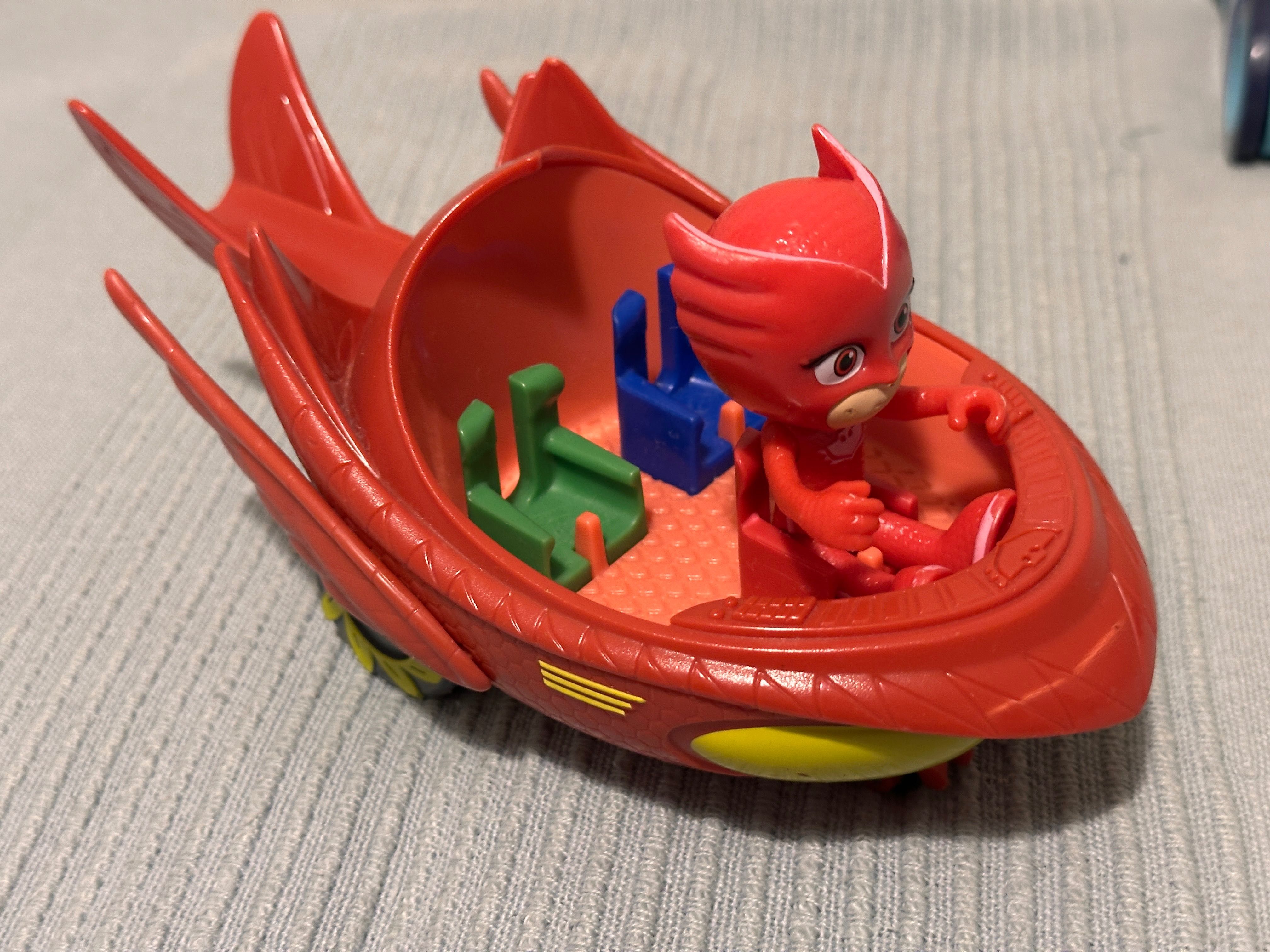 Pj Masks - coleção de 4 bonecos e 3 viaturas