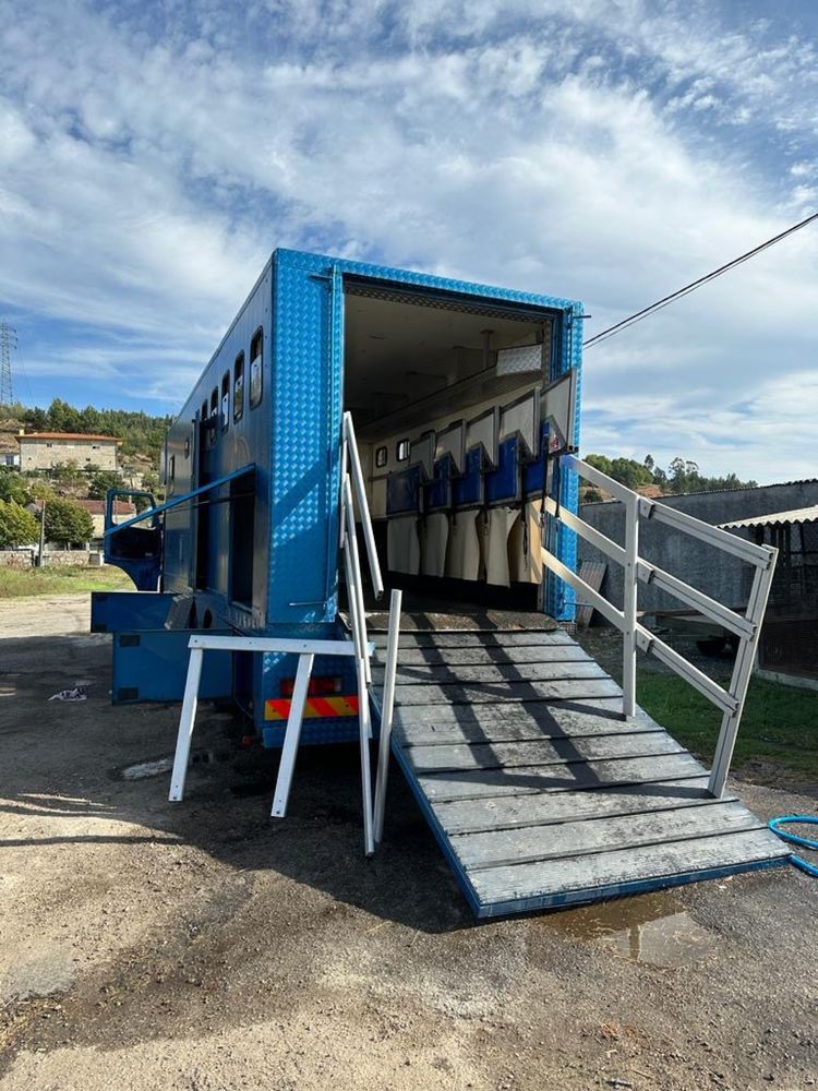 Camião de Transporte de Cavalos