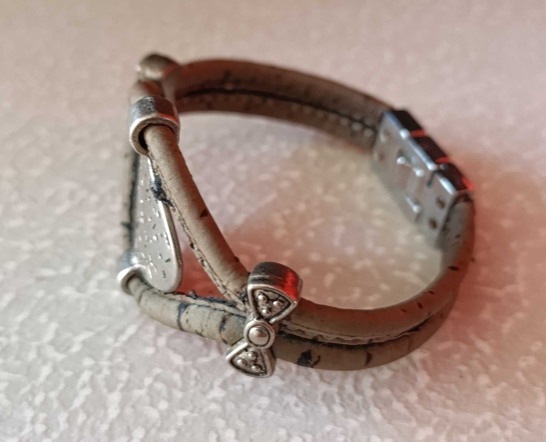 Conjunto Pulseira pele Genuína, verde e metal + 1 Brinco Estrela
