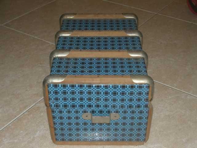 Bau pequeno antigo