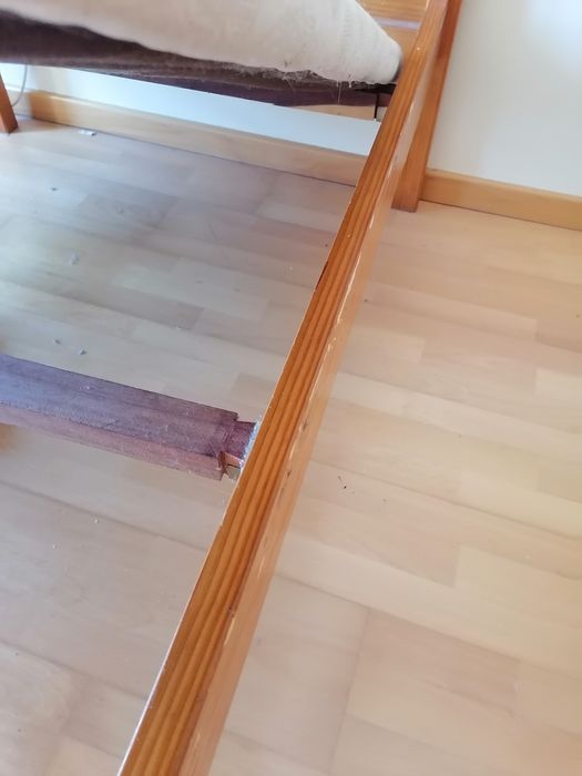 Cama de madeira pinho + estrado + colchão