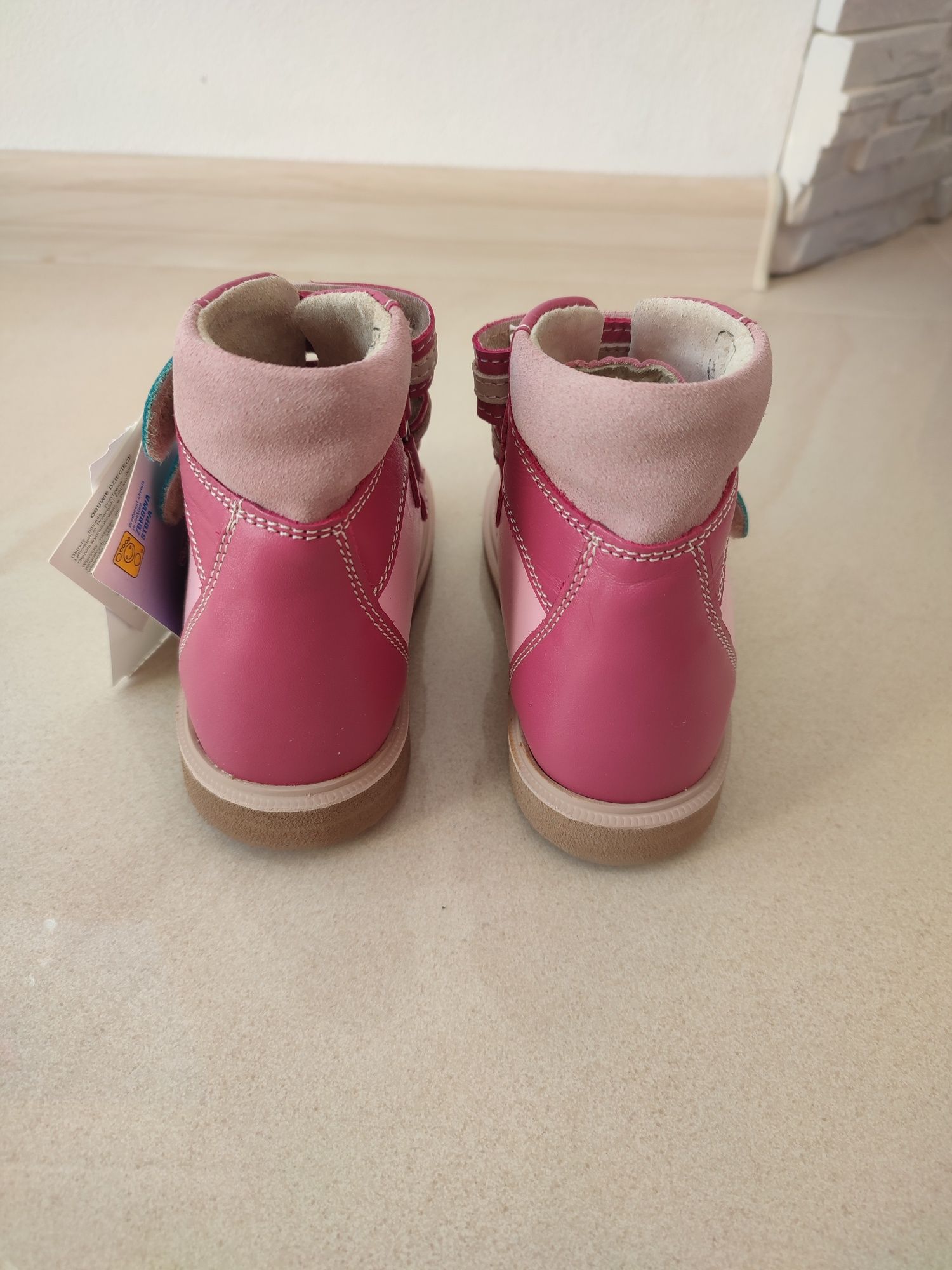 Nowe buty dziecięce skórzane w rozmiarze 24 LUB 25 !