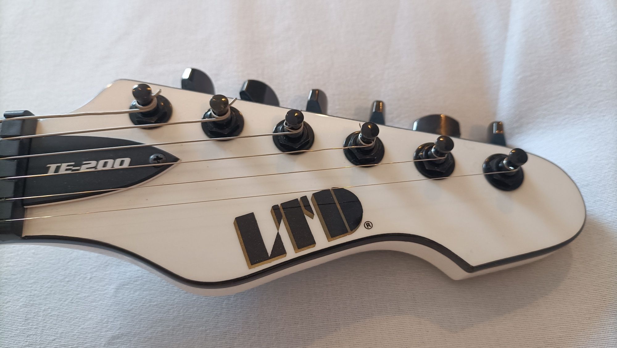 Guitarra Elétrica ESP LTD TE-200 Snow White