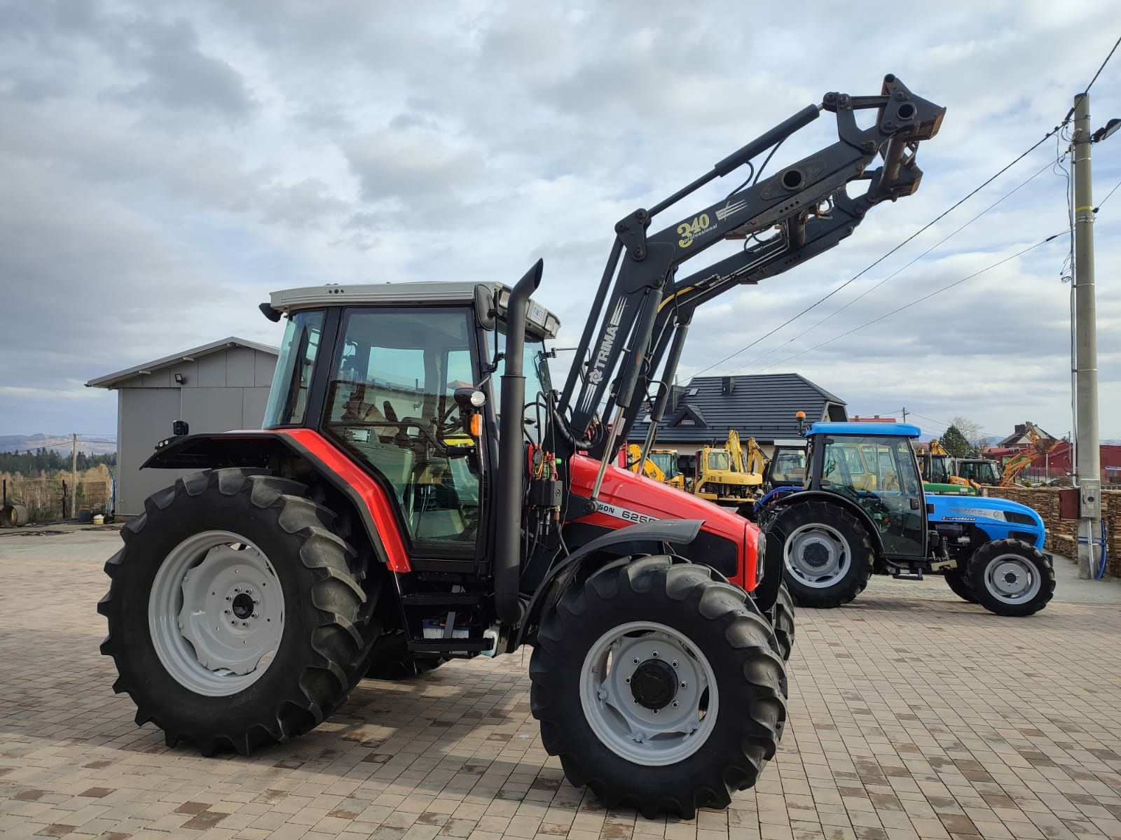 Ciągnik rolniczy Massey Ferguson 6255