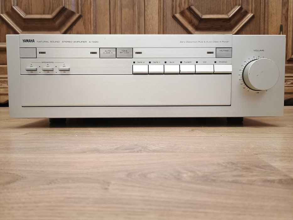 Wzmacniacz Yamaha A-1020 - srebrny