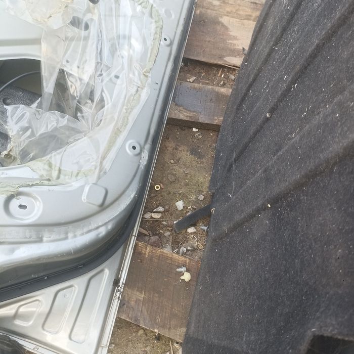 Двері праві Нісан ноте  Nissan note