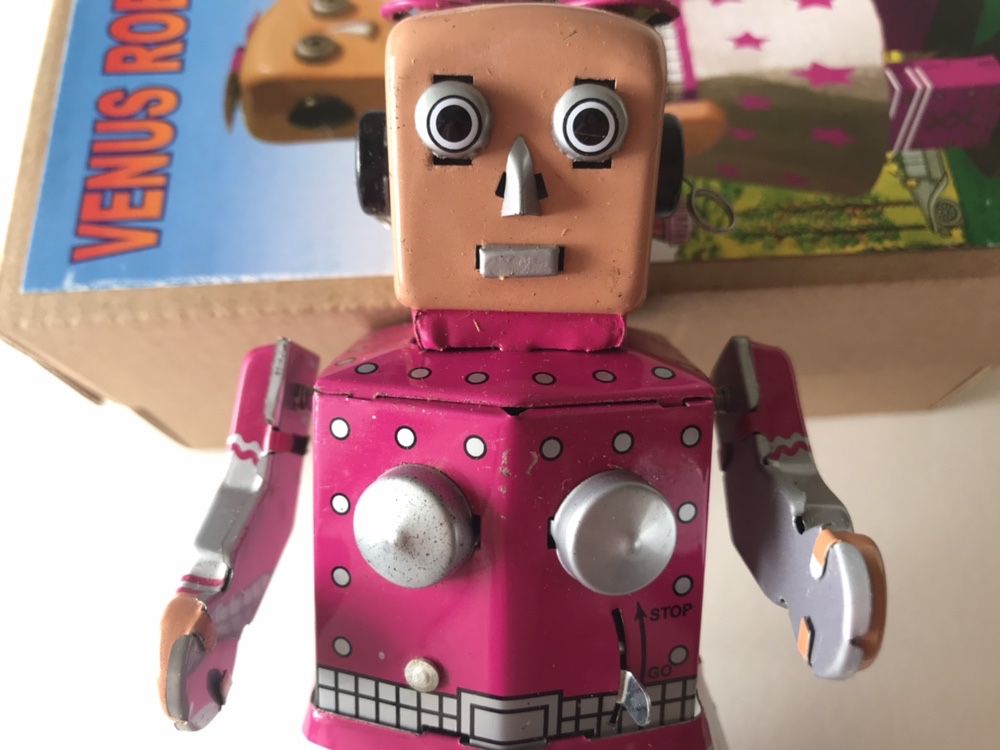 Menina Robot - Brinquedo em metal