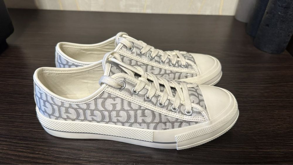 Продам кеды Guess
