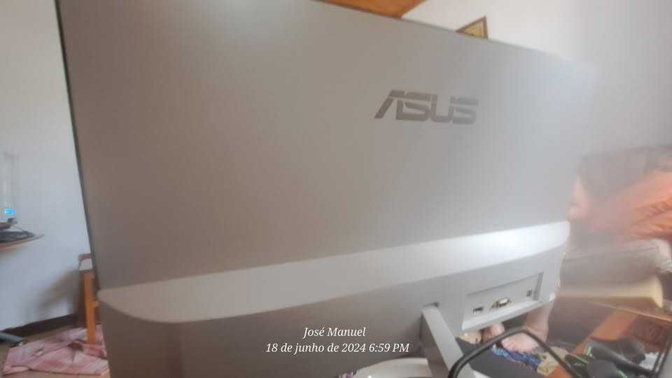 Vende se Monitor ASUS 23"