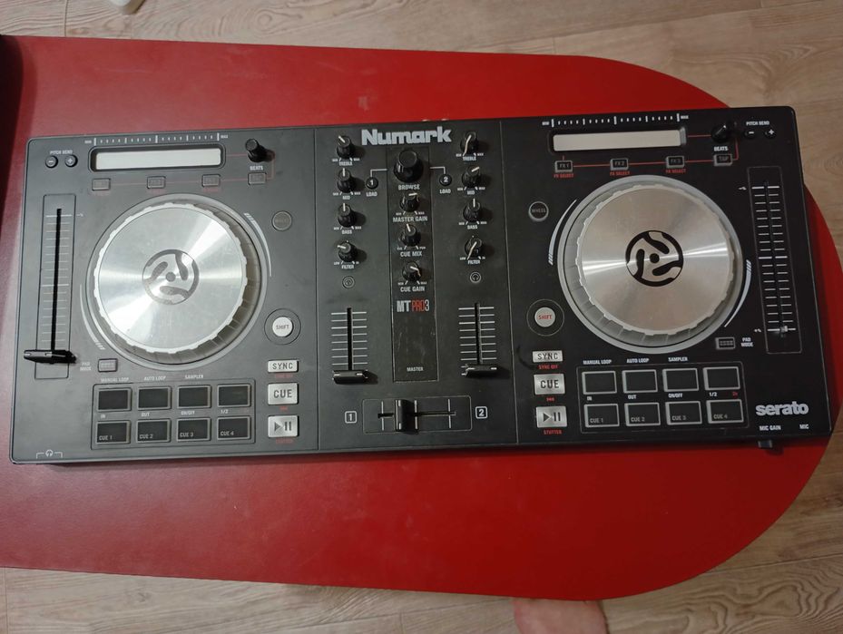 Numark Mixtrack Pro3 dj controller