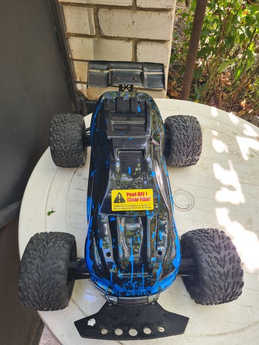 TRAXXAS E REVO 1:8 маштаб