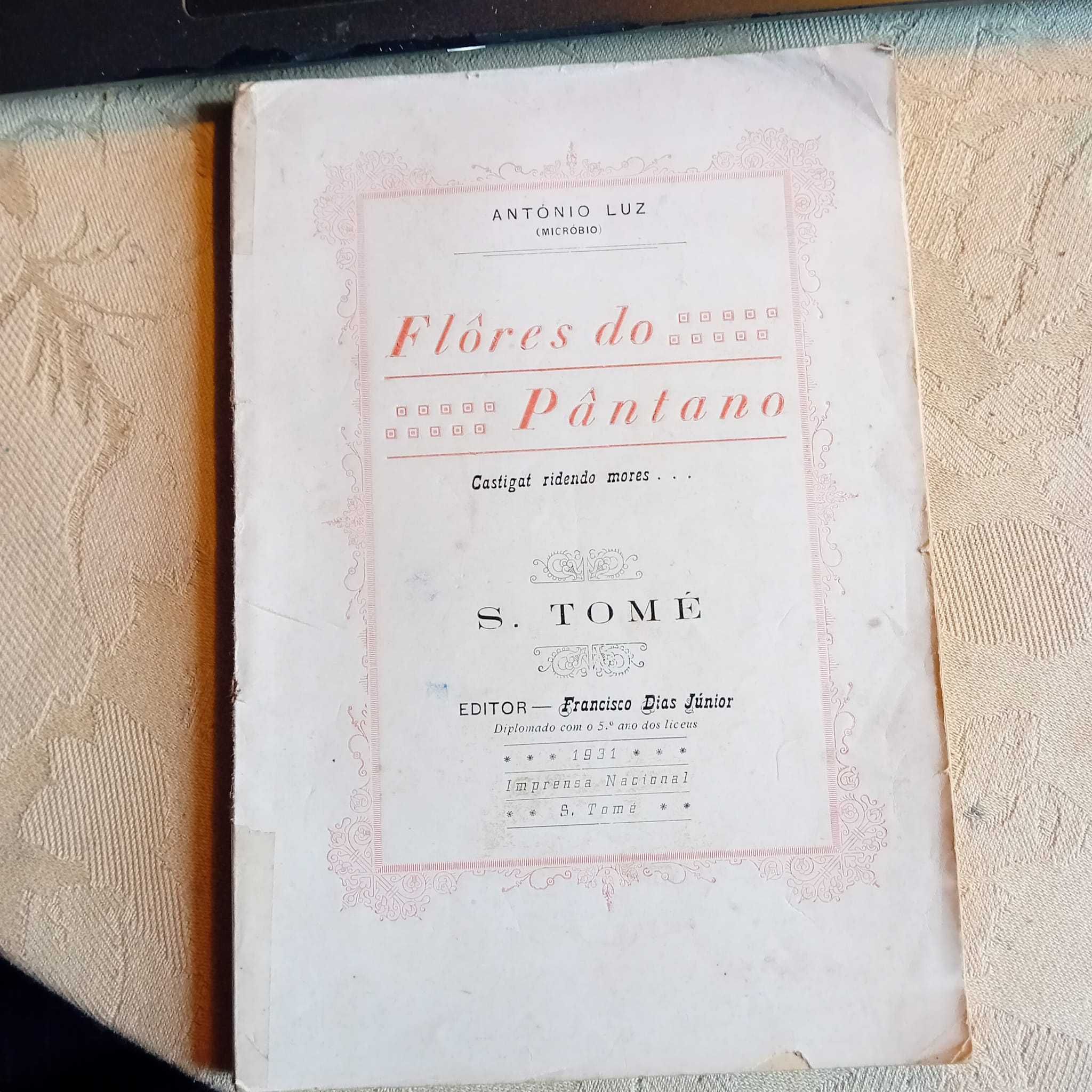 António Luz, Flores de Passado (c. assinatura e dedicatória do Autor)
