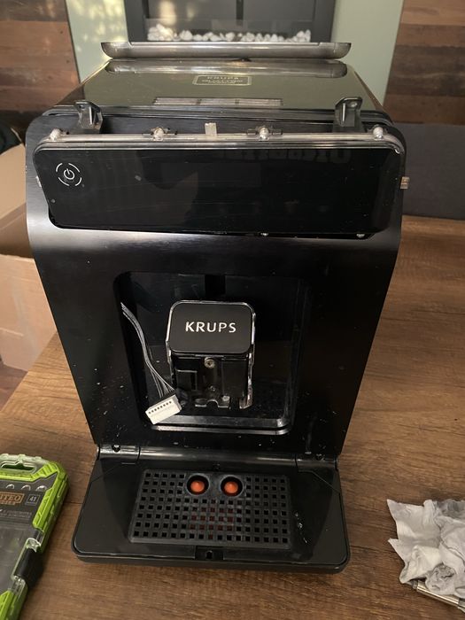 Ekspres Krups EA89 uszkodzony.