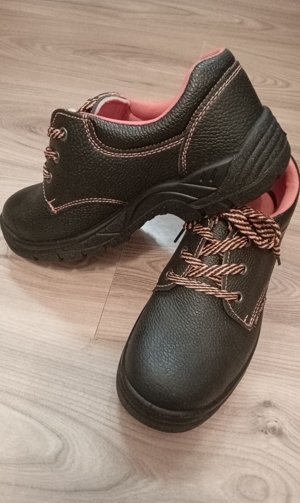 Robocze buty r.42 Art Master nowe