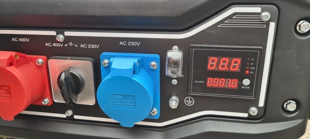 Бензиновый генератор Matari MH11003E