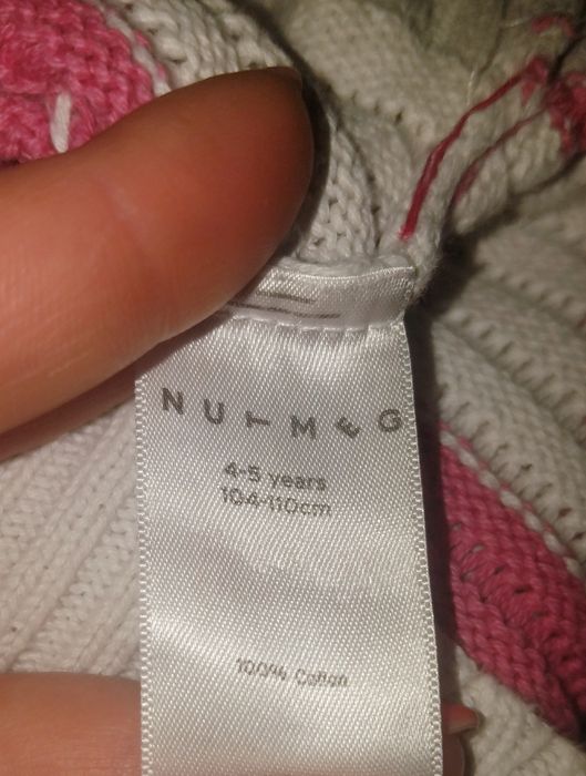 Свитер на девочку 4-5 лет. Рост 104-110 см.