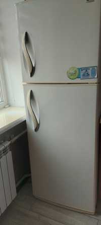 Продам холодильник LG  2-х камерный 1.70м