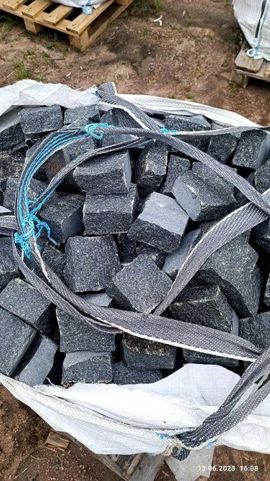 Бруківка гранітна колота покращена (СІРА 10*10*5)