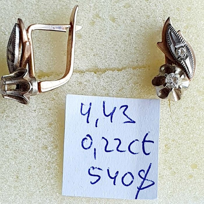 Продам золотой комплект с бриллиантами производства СССР