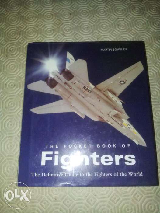 Livro em Inglês -The pocket book of FIGHTERS