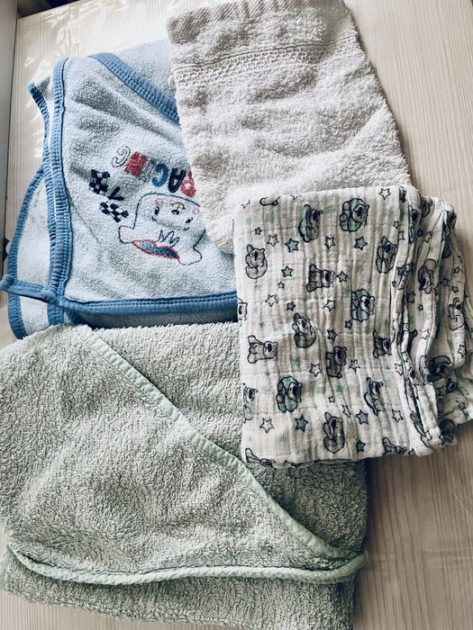 Zestaw dwa ręczniki niemowlęce, myjka i pieluszka