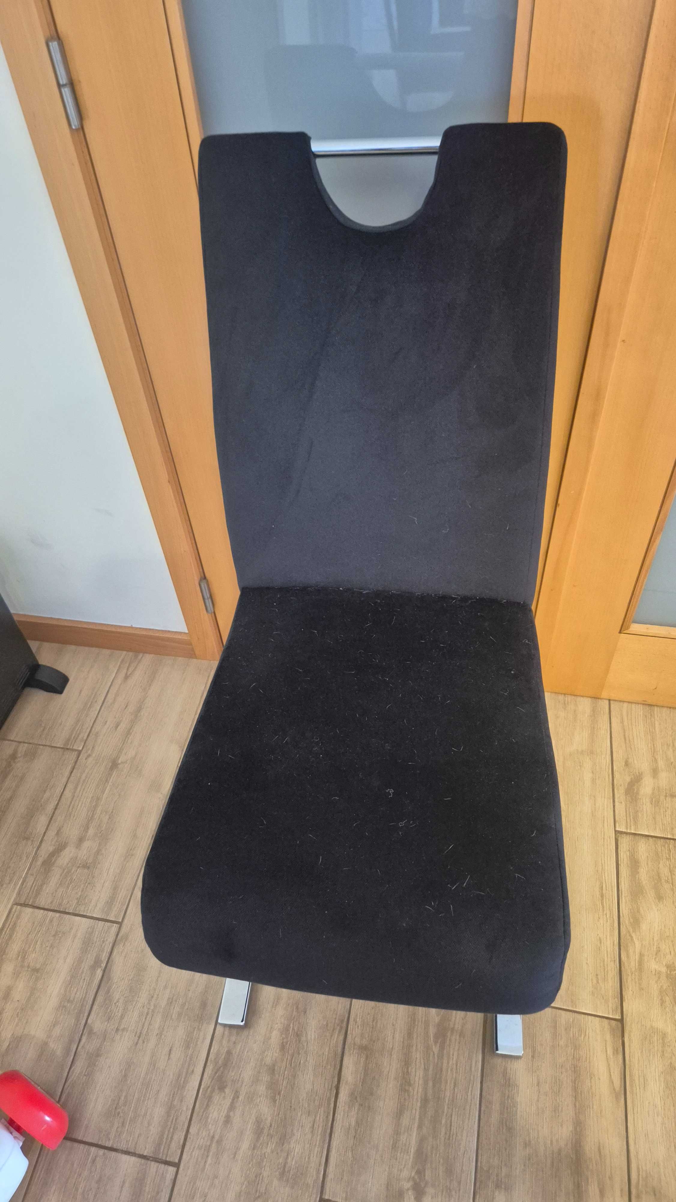 Mesa de jantar em vidro com 6 cadeiras