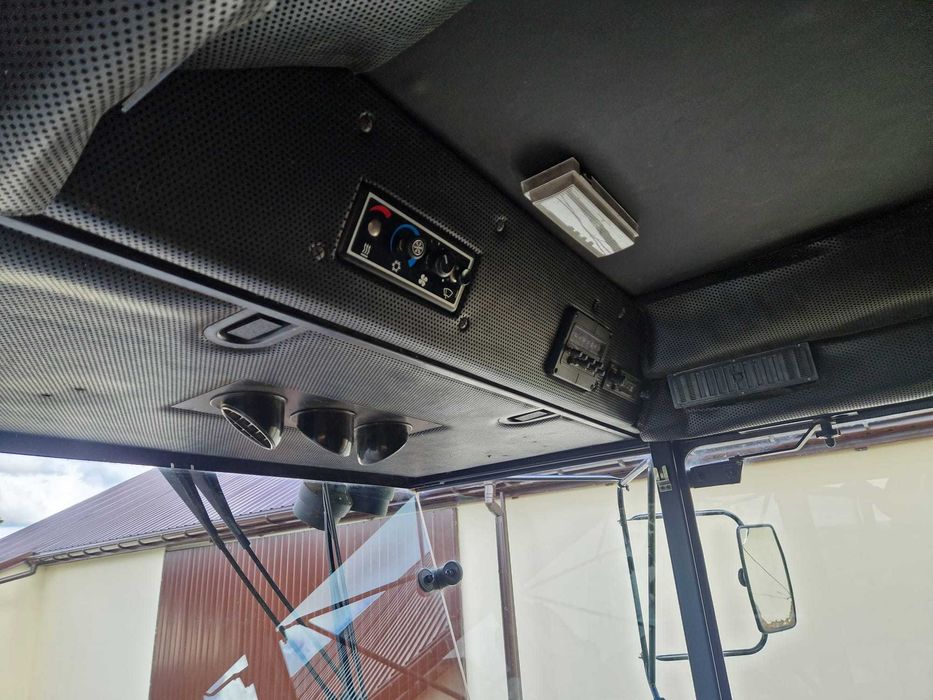 Kombajn zbożowy New Holland TX 32, heder 4,5m, bardzo ładny